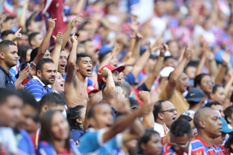 Torcida do Fortaleza na arquibancada do Castelão, antes da pandemia do novo coronavírus 