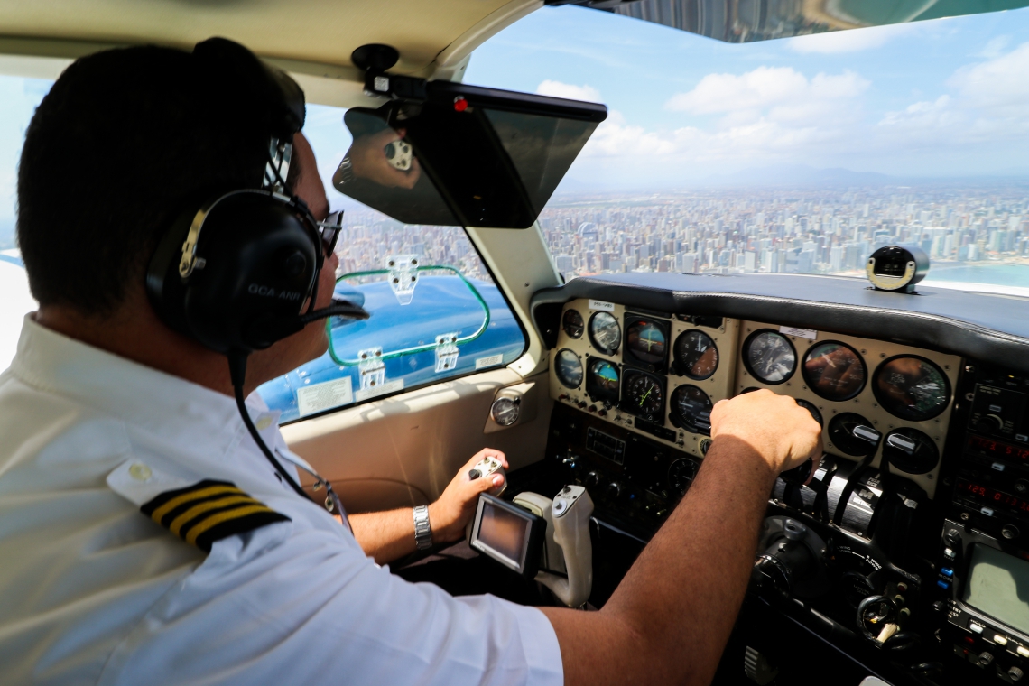 A Anac está ofertando 2 mil vagas gratuitas em curso de inglês técnico para profissionais do setor da aviação civil.  (Foto: Camila de Almeida)