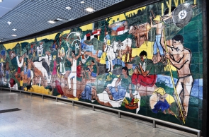 O painel de cerâmica no Aeroporto do Guararapes, em Recife, foi feito por Francisco Brennand em 1951