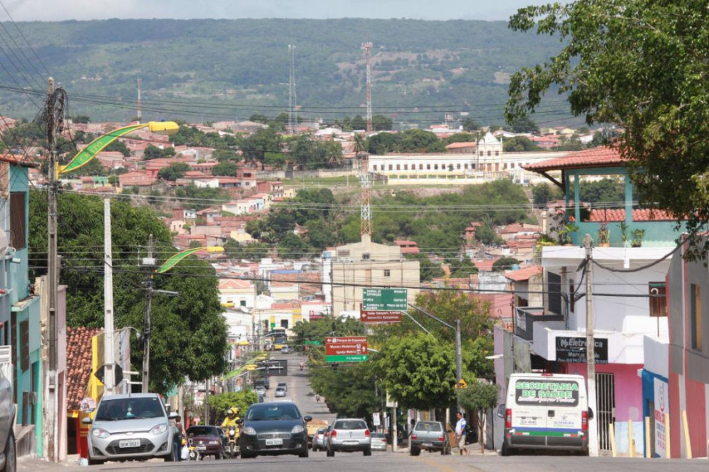 ￼ De modo geral, a recomposição do mercado de trabalho começou a ser observada em maio, mas em junho o impulso mais expressivo. Via do Crato na foto