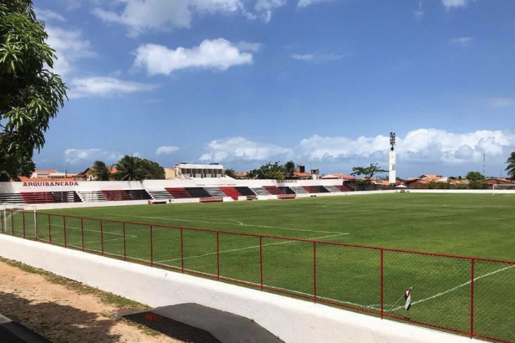 Estádio Elzir Cabral passa por reparos no gramado e não poderá ser utilizado nas primeiras rodadas do Campeonato Cearense