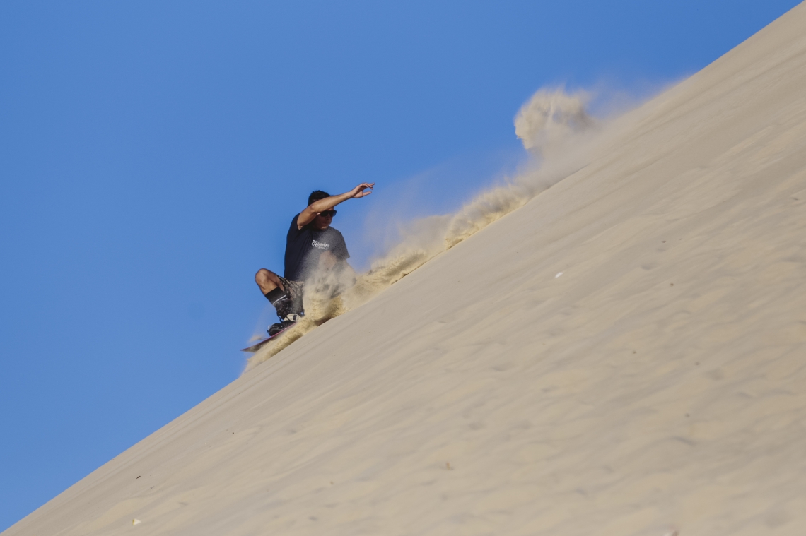 FORTALEZA, CE, BRASIL, 27-12-2019: Clenilson Silva, Atleta de Sandboard profissional. Sandboard na Duna da sabiaguaba. (Foto: Aurelio Alves/O POVO)
