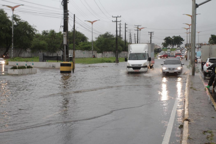 Área próxima ao viaduto do Makro é conhecida por conta de alagamento 