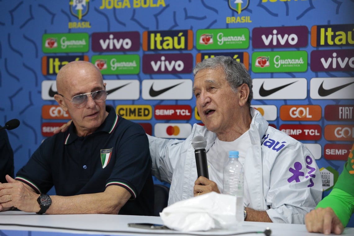 FORTALEZA - CE, BRASIL, 08-01-2020: Arrigo Sacchi, técnico italiano e Carlos Parreira, técnico brasileiro. Coletiva de imprensa após o treino e reconhecimento do campo do PV para o jogo das Lendas do futebol entre Brasil e Itália de 1994. (FOTO: JÚLIO CAESAR / O POVO) (Foto: JÚLIO CAESAR)