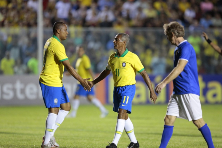 Romário foi uma das atrações do Brasil no jogo festivo contra a Itália