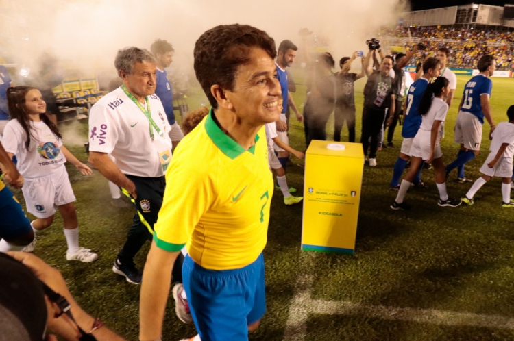 Seleções da final da copa do mundo de 1994, realizam jogo comemorativo no estadio Presidente Vargas. Em destaque Bebeto. (Foto: JL Rosa / O Povo)(Foto: JL Rosa - 9/1/2020)