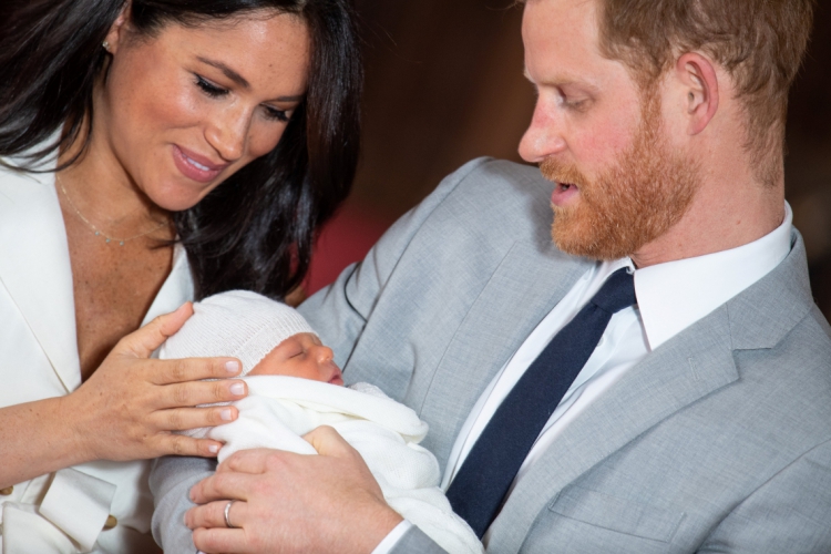 Após a saída da família real britânica, Meghan, Harry e o filho Archie se mudaram para Califórnia, onde vivem atualmente. 