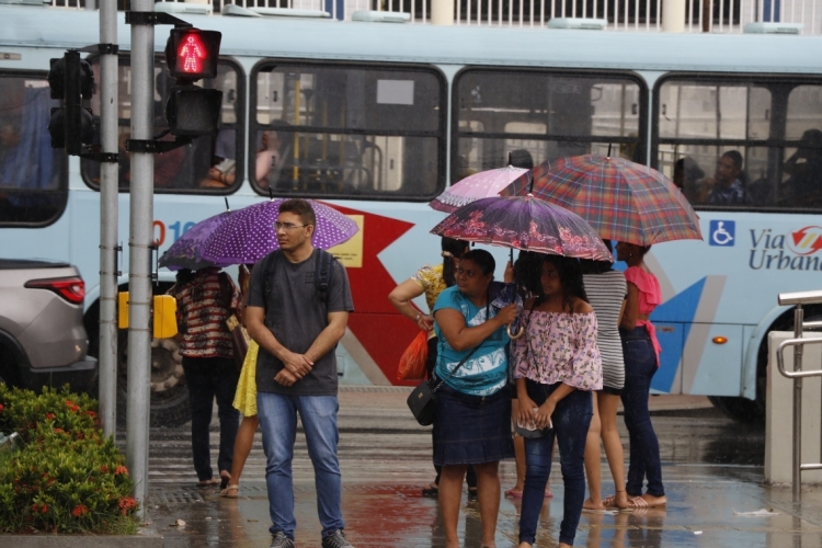 FORTALEZA, CE, BRASIL, 10-01-2020: Chuvas em Fortaleza, alagam vários ruas da cidade. (Foto: Mauri Melo/O POVO).