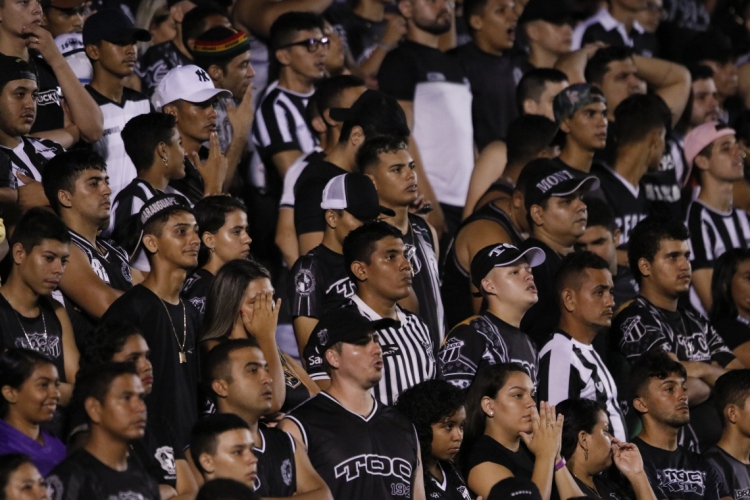 FORTALEZA, CE, BRASIL,17-01-2020: Torcida. Jogo amistoso Ceará x Safece, estádio Presidente Vargas.  (Fotos: Beatriz Boblitz/O Povo)