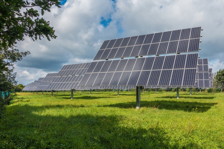 O objetivo é garantir energia limpa e autossuficiência energética para Pentecoste, além de disponibilizar recursos para desenvolvimento de pesquisas de alunos da UFC.