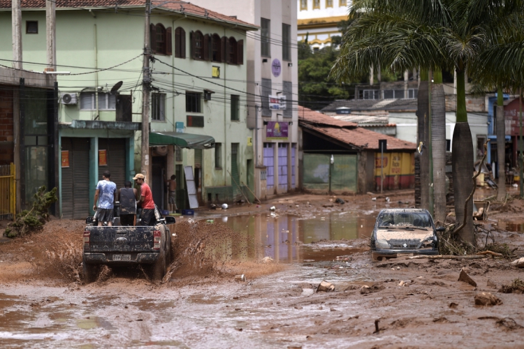 Cerca de 50 mil pessoas estão desabrigadas