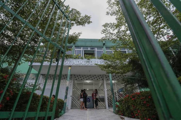 Receberão abono professores que trabalharam em escolas estaduais do Ceará entre 1998 e 2006. Na foto, o colégio Adauto Bezerra