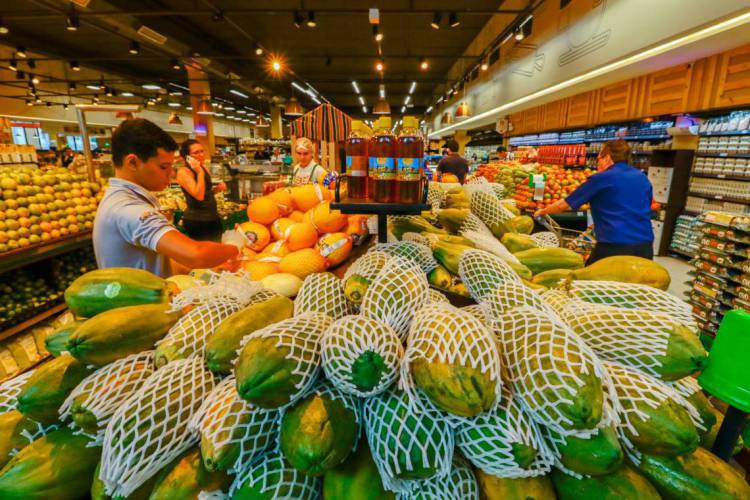 Supermercados mantêm bom estoque de produtos