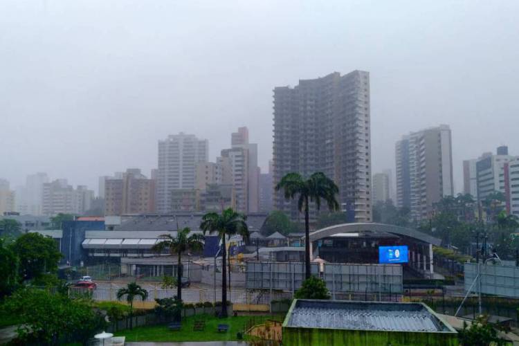 Tempo fechado na capital cearense