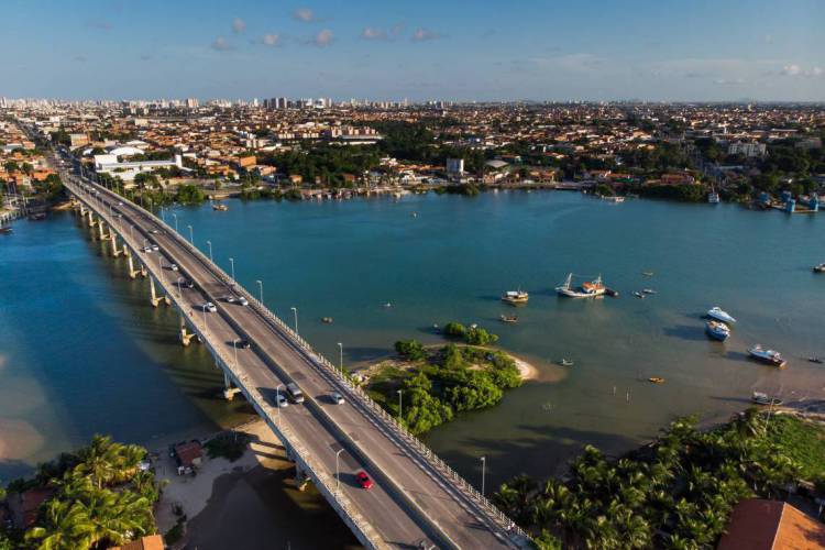 Vista aérea da Ponte sobre rio Ceará, na Barra do Ceará