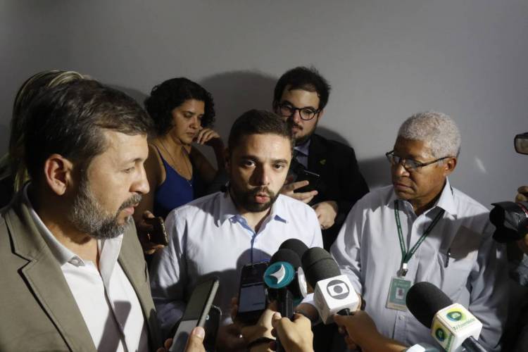 FORTALEZA, CE, BRASIL, 10-02-2020: Reunião na Assembléia Legislativa entre forças sindicais, policiais e políticos acerca do aumento salarial exigido pelas forças policiais.Na foto, Deputado Júlio César. Dionísio Torres, Fortaleza. 