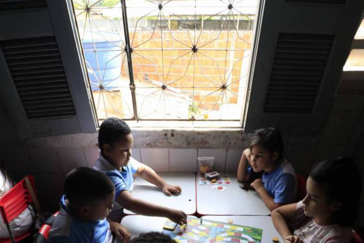 Atualmente, a rede de ensino conta com 231 mil estudantes matriculados.
