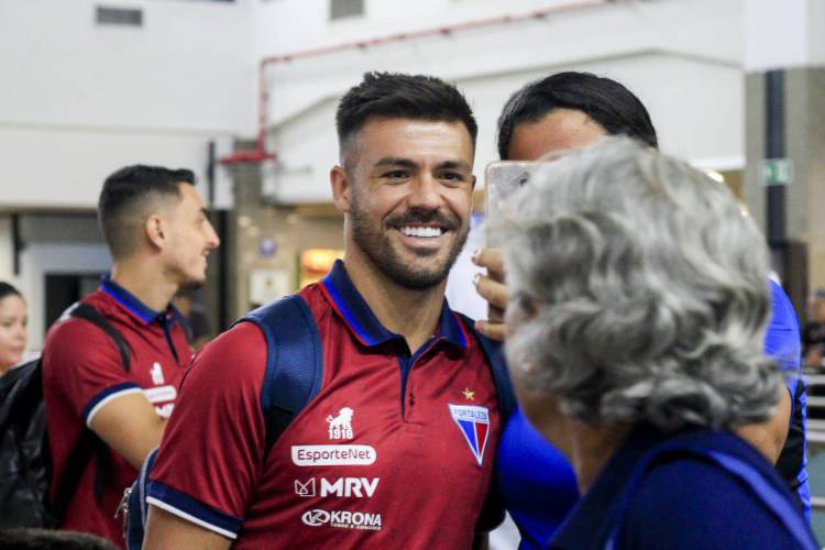 Time do Fortaleza embarca para Buenos Aires para jogo contra Independiente. Na foto: Nenê Bonilha, meio-campo 