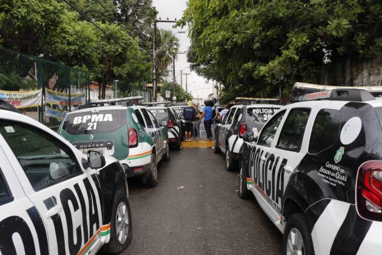 FORTALEZA, CE, BRASIL, 19-02-2020: 18º Batalhão da PM em Antonio Bezerra. Policiais Militares, aderem a paralisação da Policia Militar do Ceará. em vários comandos. (Foto: Mauri Melo/O POVO).