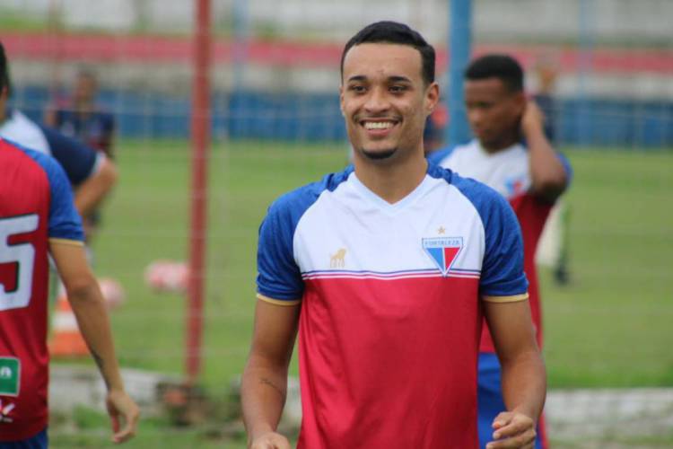 Luiz Henrique está regularizado e virou opção para Ceni. 