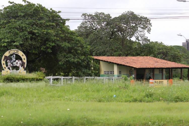 FORTALEZA, CE, BRASIL, 20.02.2020: Fachada do quartel da cavalaria, Av. Whashington Soares.  (Fotos: Fabio Lima/O POVO)