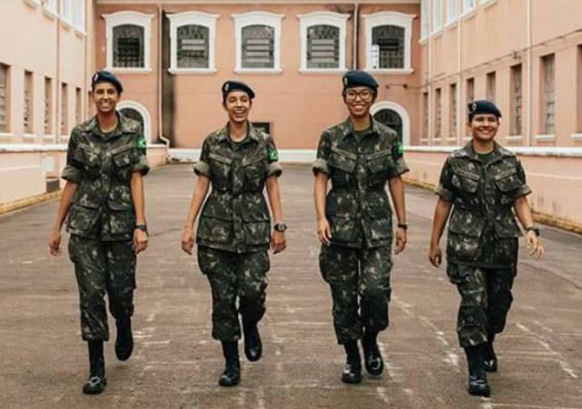 Serviço militar aberto às mulheres está em discussão no Senado – Jornal  Semanário