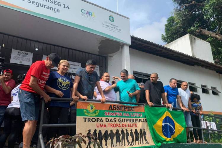 Cabo Sabino é escolhido como representante dos agentes de segurança pública amotinados em quartel  