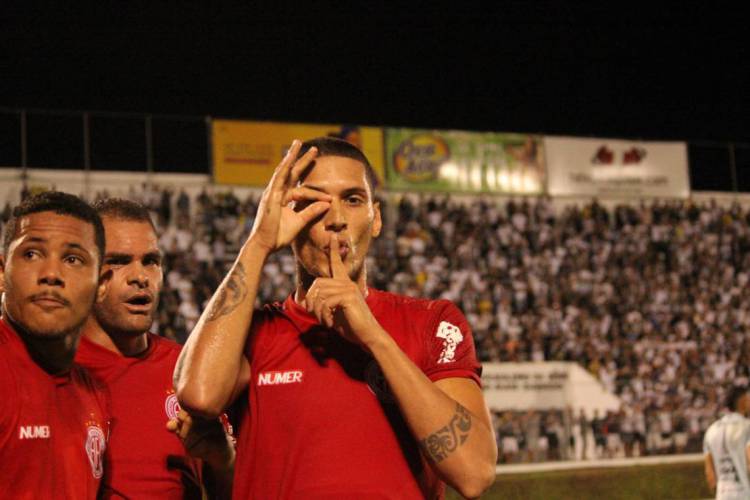 Tiago Orobó já marcou 14 gols na temporada e é o artilheiro do Brasil 