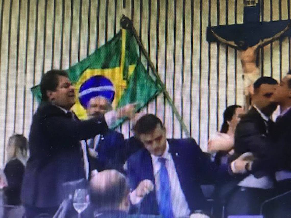 Baquit troca insultos com Leonardo (Foto: Reprodução)