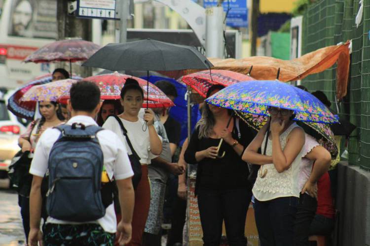 Chuva na Capital; previsão para o domingo, 15, é de tempo nublado e eventos de chuva em todo o Ceará