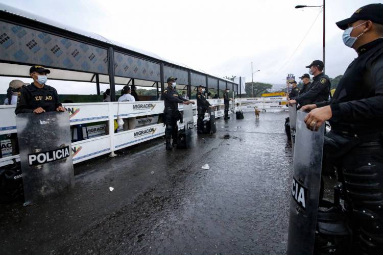 A Colômbia já havia fechado as fronteiras para conter o vírus