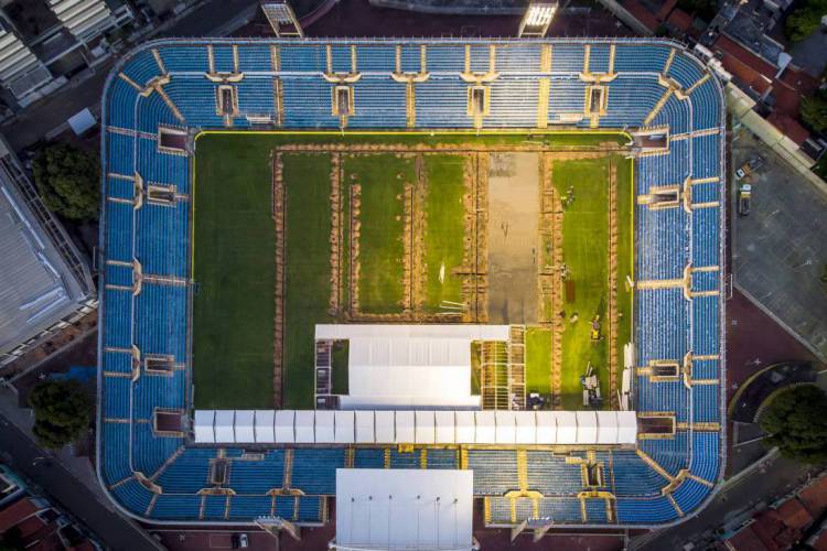 Fortaleza, Ceará Brasil 28.03.2020  Montagem do hospital de camapanha da prefeitura de Fortalaza no estádio Presidente Vargas para acolhimento dos infectados com o corona vírus  (Fco Fontenele/O POVO)