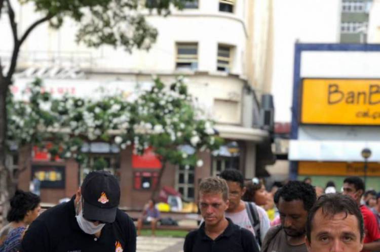  Entrega de pizzas na praça do Ferreira