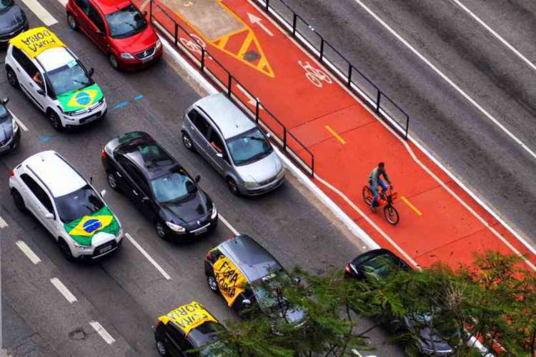 Carreata contra quarentena. Av Paulista, São Paulo – SP. 11 de abril de 2020