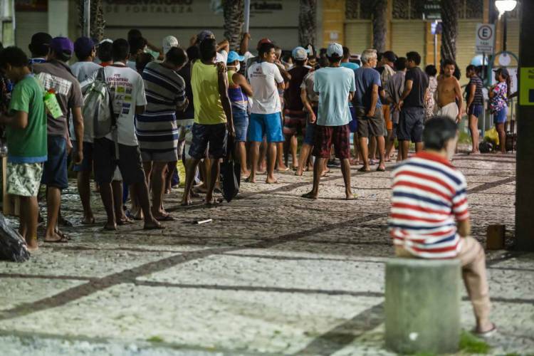 FORTALEZA, CE, BRASIL, 15-04-2020: Moradores em situação de rua na Praça do Ferreira no Centro de Fortaleza, esta tendo um aumento de Pessoas em situação de rua na Praça do Ferreira. (Foto: Aurelio Alves/O POVO)