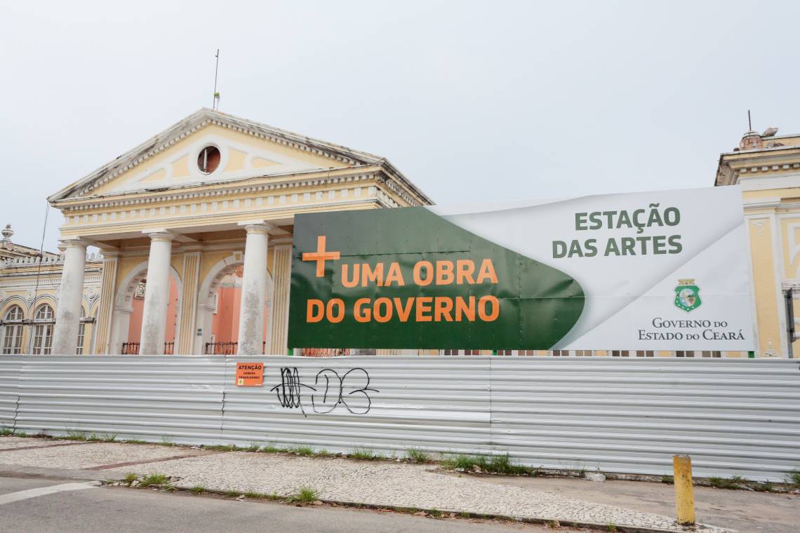 Obras da Estação das Artes na Praça da Estação (Foto: JULIO CAESAR)