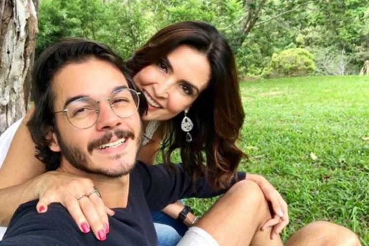 "Estamos juntos nessa, meu amor", publicou Túlio Gadêlha, ao lado de uma foto de Fátima Bernardes, que está com câncer de útero