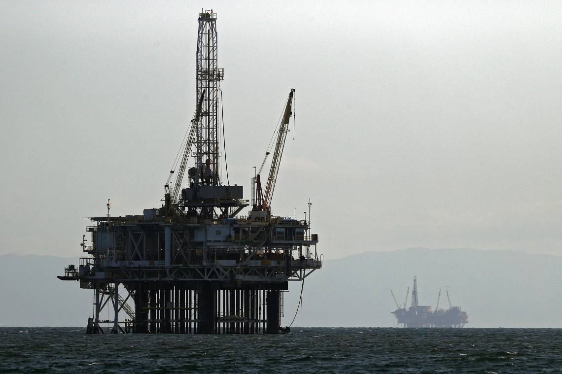 O projeto detalhado previa, incialmente, o óleo combustível marítimo (bunker) como principal produto, com a capacidade de refino de 50.000 BBL/dia (Foto: AFP)