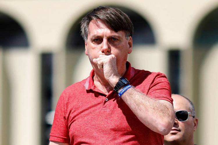 Bolsonaro se recusa a exibir laudos de exames de coronavírus