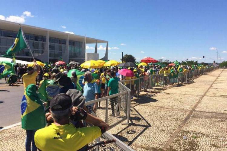 Manifestação ocorre mesmo com orientação de isolamento social