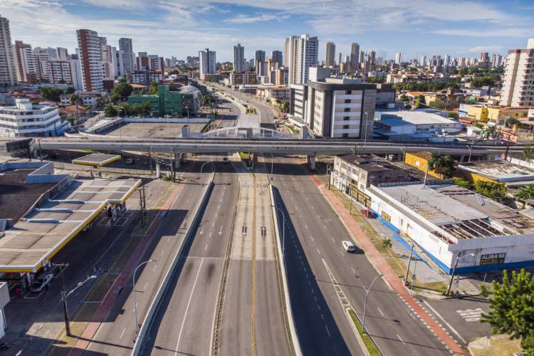 Avenida Aguanambi registrada durante lockdown pelo fotógrafo Fco Fontenele, curador do concurso 