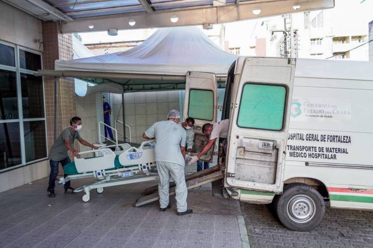 Atendimento a pacientes com coronavírus no Ceará