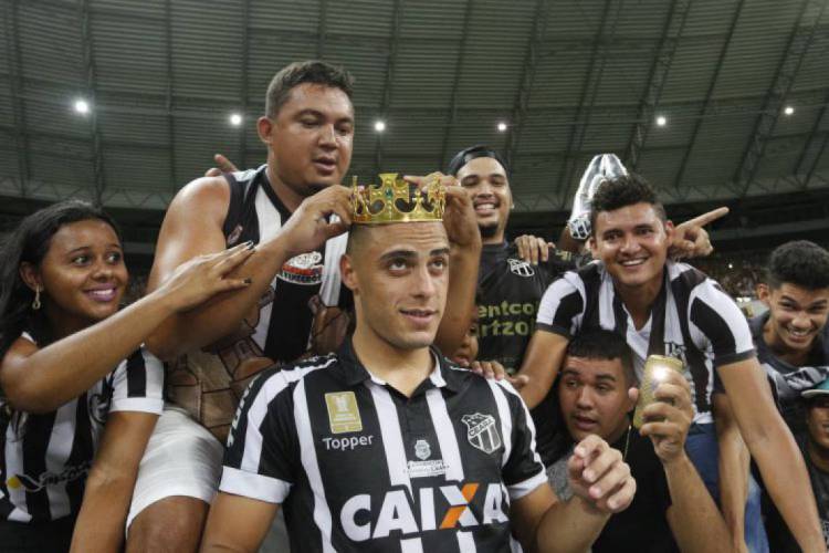 Arthur foi coroado pela torcida após ser campeão cearense diante do maior rival, em 2018