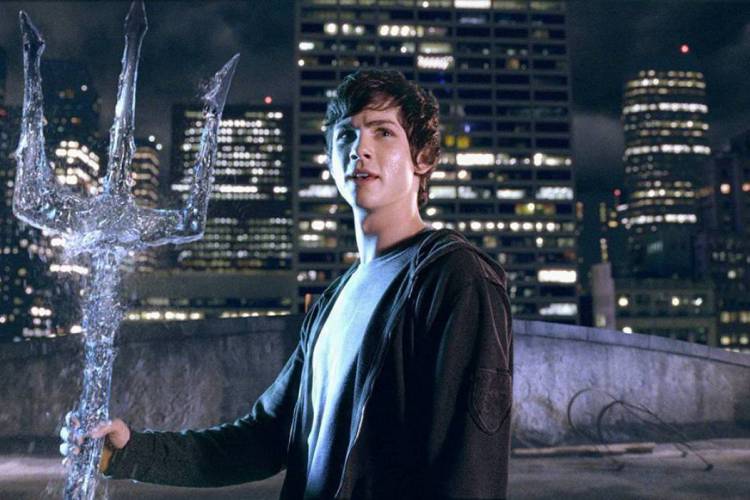 Percy Jackson: série do Disney+ anuncia atores de Zeus e Poseidon