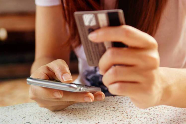 Compras pela internet estão crescendo em todo o mundo por conta do isolamento social causado pela pandemia do novo coronavírus