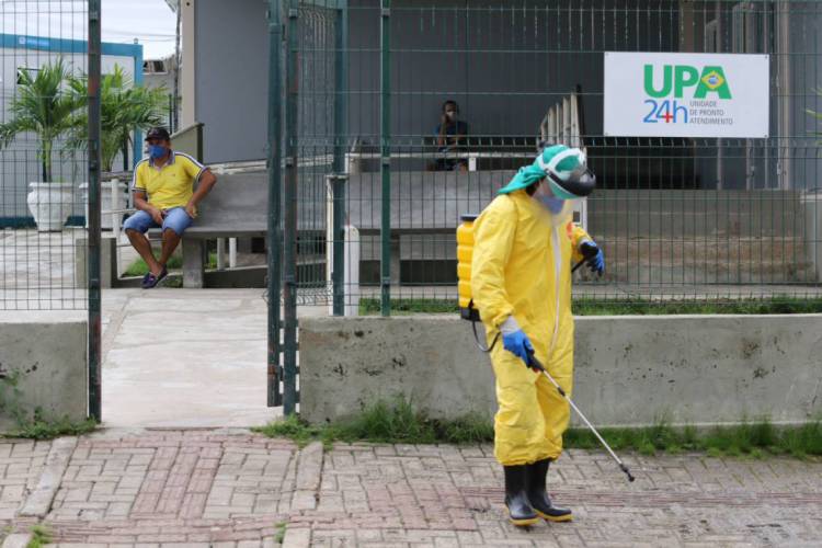 Ecofor realiza higienização na entrada da UPA do bairro Jangurussu