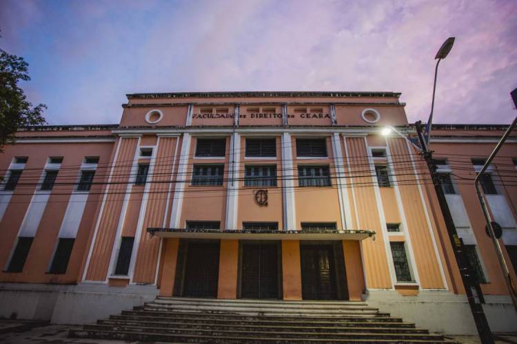 FORTALEZA, CE, BRASIL, 04-06-2020: Fachada da Faculdade de Direito da UFC na Rua Meton de Alencar no bairro Centro. (Foto: Aurelio Alves/O POVO)