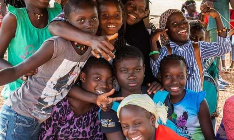 Crianças do Centro Educacional Amizade São Paulo, do Centro Cultural Brasileiro, em Guiné-Bissau