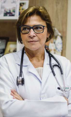 Liduina Rocha, ginecologista, supervisora da residência médica da Escola de Saúde Pública do Ceará(Foto: Aurelio Alves/ O POVOS)