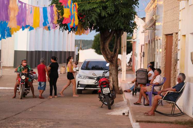 Foto de apoio olustrativo. Granjeiro em 25 de junho de 2020, movimentação na Praça Central